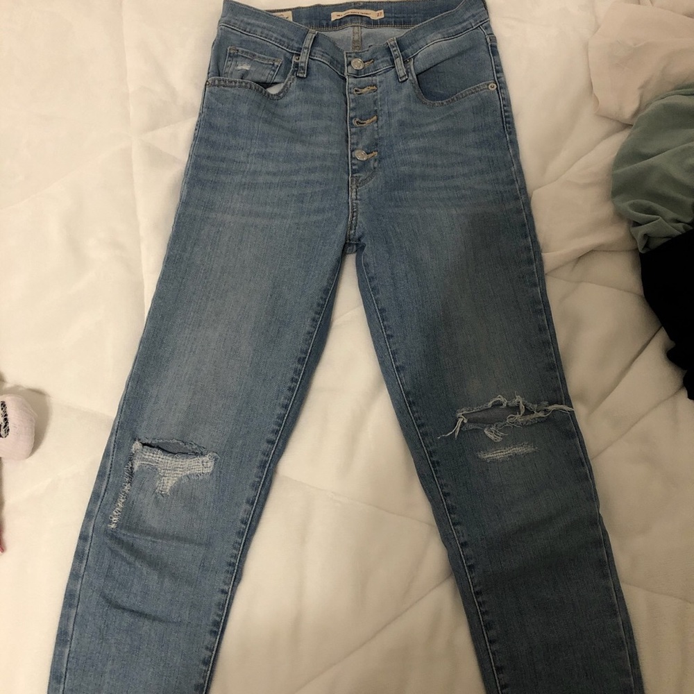 levi’s ripped jeans